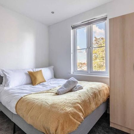 Modern Apartment On Egham High St And Close To Royal Holloway Εξωτερικό φωτογραφία